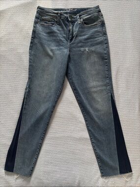 Universal Thread Blue Ankle Jeans with Dark Side Insets
